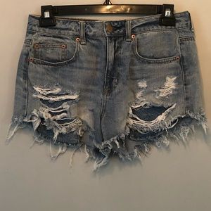 AMERICAN EAGLE HI-RISE FESTIVAL SHORTS 🌈 ✨